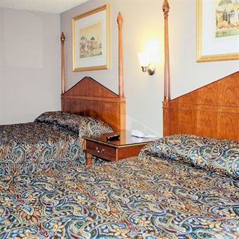 Travelodge Inn & Suites By Wyndham ווסט קובינה חדר תמונה